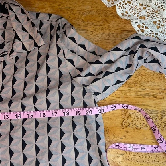 Elaine Rose Geometric Pattern Blouse - Picture 8 of 11